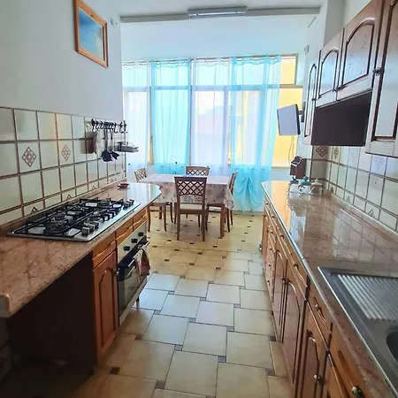 Gente Di Mare Center Апартаменты *